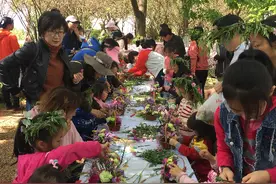 五一到昆明大观公园听麦田音乐会（图）图片