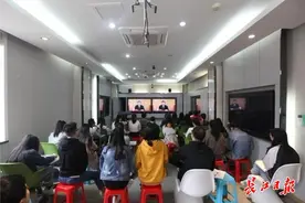 聆听总书记重要讲话，武汉高校师生：讲话为青年成长指明方向图片