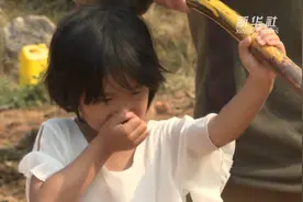 “犀牛铲屎官感觉如何？” 小学生体验饲养员工作视频封面