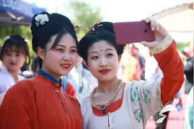 组图｜汉服巡游、女子礼射、汉服舞蹈……沂蒙山这样庆五一图片