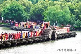 瓜渚湖边旗袍秀图片