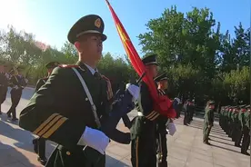 携笔从戎铸青春