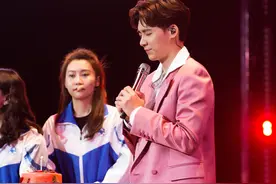 李易峰生日音乐会吃火锅大爆料 出道12年梦回成都仪式感满满视频封面