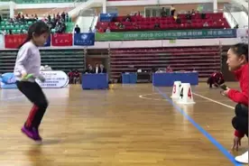 女童跳绳长高11厘米：每月跳坏5根绳视频封面