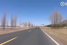 塞罕坝有人穿消防服收过路费 官方：个别扑火队员所为