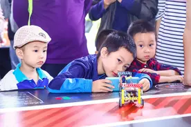 他设计的AI玩具屡获大奖，少儿编程市场规模350亿元图片