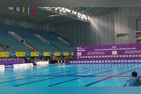 中国男子花样游泳选手出战混双比赛