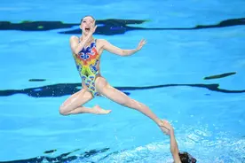 那汪池水原本专属女人，这四名中国男子花样游泳选手，为何闯入了昔日“禁区”？图片