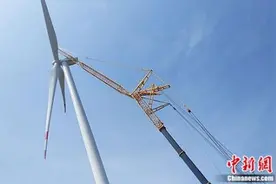 90吨吊举140米 徐工XCA1600挑战陆上风电安装新高度图片