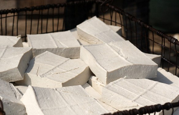 青椒和它一起炒，每天一盘，血管通了，小肚子不鼓了，皮肤更细腻