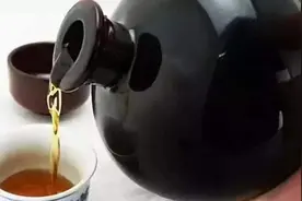 刚买的酒却早过了最佳饮用期 为何卖酒商家无责？图片