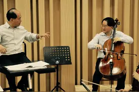 首度和上海歌剧院交响乐团合作，王健选了德沃夏克图片