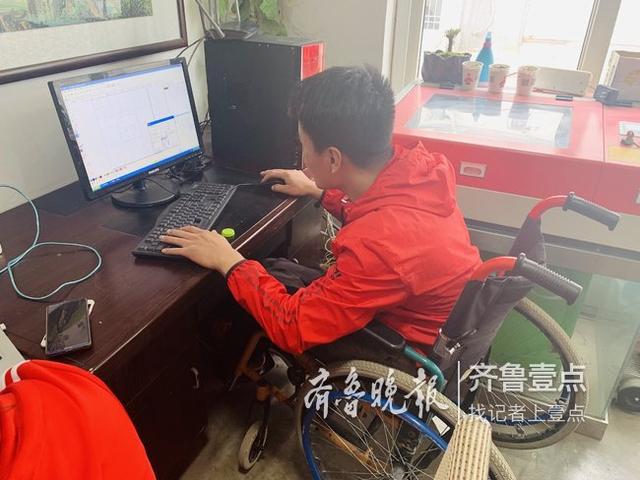 孔德鲁：从摆地摊起家到创立公司，他拄着双拐闯济南