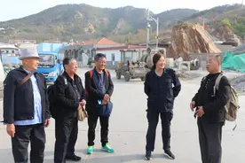 半个世纪后的重逢：四位老兵相约再回小钦岛看海图片