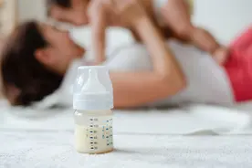 母乳喂养与外出上班如何兼得？“背奶”妈妈们看过来图片
