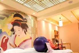 酒店保洁阿姨抱怨：开钟点房的都在里面干啥？真难打扫图片