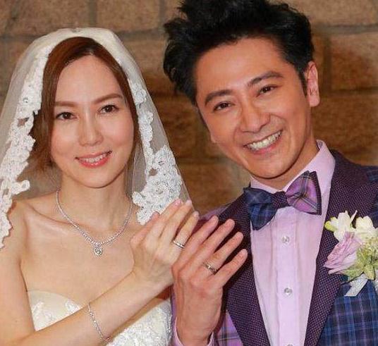 长的帅气曾红极一时,找小8岁老婆恩爱10年,现49岁此般模样