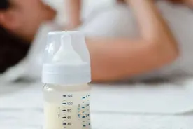 母乳喂养与外出上班如何兼得？“背奶”妈妈们看过来图片