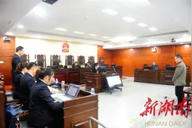 湖南落马厅官赵文彬的老板朋友圈：一起吃饭打牌，索别墅名车图片