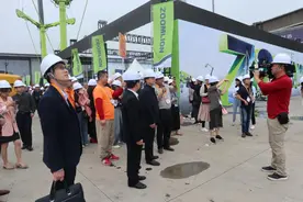 长沙国际工程机械展举行记者专场观摩会图片