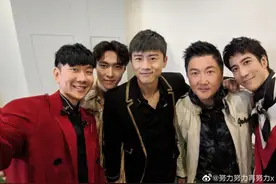 男神同框！张艺兴合影林俊杰王力宏孙楠张杰图片