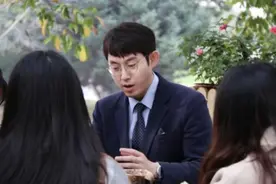 课堂上通关“魂斗罗”？这位上过新闻联播的浙传老师太魔性了！图片