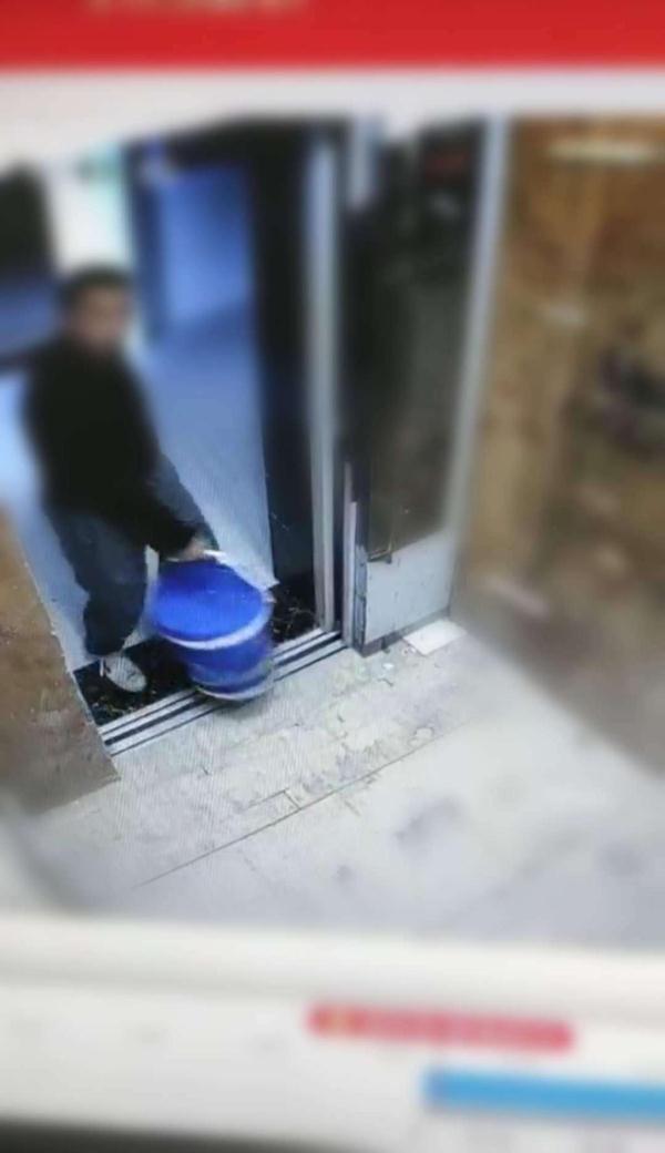 武汉东湖新技术开发区民警坚守智能监控系统抓小偷