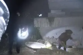 老两口都不愿做饭互相推脱吵架 68岁老太怒住桥下图片