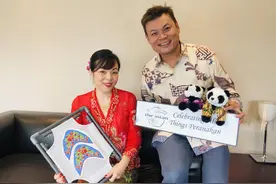 新加坡“娘惹展”首次造访成都 传承传统中国文化视频封面