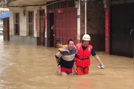 三明洪灾：30名村民困屋顶，多为老幼视频封面
