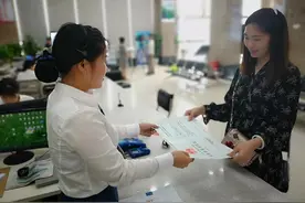 川南临港片区：药品经营零售企业“多证合一” 首张许可证5个工作日搞定视频封面