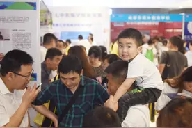 一站逛遍30所名校 成都小升初咨询会火爆开场视频封面