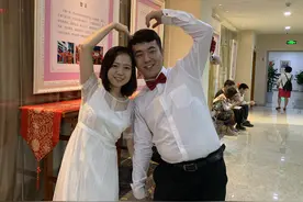 穿西装、打领结 领结婚证也要“仪式感”视频封面