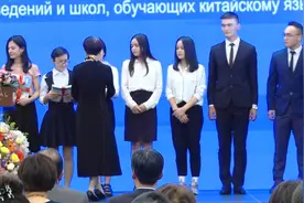 中国向乌兹别克斯坦中文教学机构赠送8000册书籍