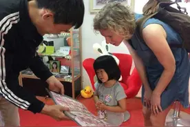 我的爸爸妈妈长什么样子？回到当年的福利院和捡拾点 佳晓问出心里话图片