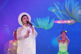 《新华视点》越南“小百灵”唱响友谊歌视频封面