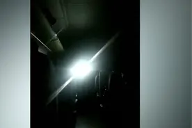 高铁因故停靠近4小时，一度进入无电状态