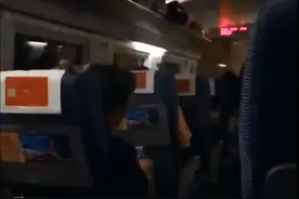 杭长高铁上行区间发生设备故障 受影响列车停车3小时视频封面