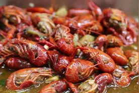 高校食堂推小龙虾，10元11只供不应求视频封面