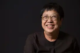 许鞍华操刀“三拍”张爱玲 联手王安忆熬“第一炉香”视频封面