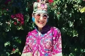 67岁美国老太太穿起中国旗袍，将美演绎到了极致图片