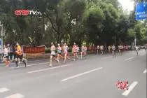 兰州马拉松开跑：七旬爷爷踩“风火轮”享赛事乐趣视频封面