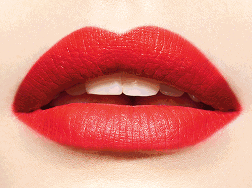 轻盈鲜花唇，这是美容编辑化妆包里的必杀技