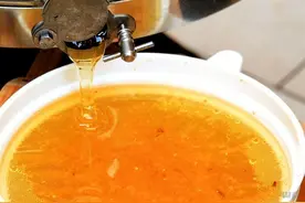 为什么每天早餐前都要喝蜂蜜柠檬水？图片