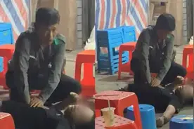 的哥倒地抽搐无人理，滴滴司机出手救视频封面