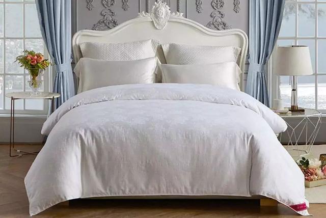 蚕丝被被曝光了！被子盖的不对，对身体有哪些危害，不知道的赶紧看看...