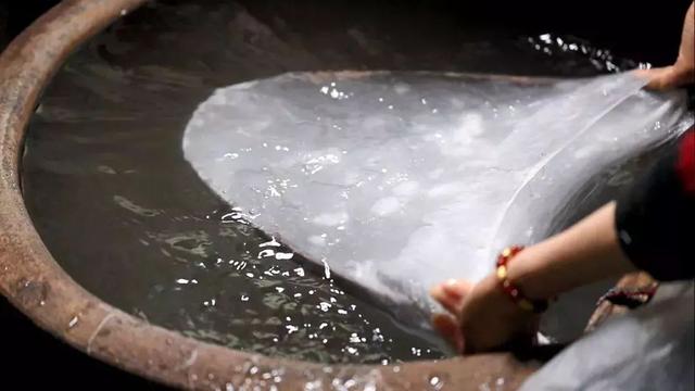 蚕丝被被曝光了！被子盖的不对，对身体有哪些危害，不知道的赶紧看看...