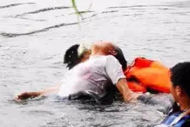 热心小伙跳河救人 抱住一看竟是前女友视频封面