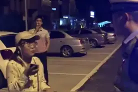 【视频】上午就要高考，凌晨她还高速上，大家知道，这个时间点大巴是禁开的，沿途交警接力送考视频封面