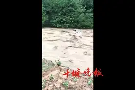 泪目！当山洪瞬间扑来，这14名教职工作出一个共同选择视频封面